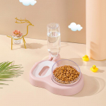 &Scaron;unų automatinės &scaron;ėryklos Plastikiniai vandens buteliai kačių dubuo &Scaron;unų &scaron;ėrimo ir gėrimo vandens dozatorius naminių gyvūnėlių &scaron;ėrimo dubuo naminių gyvūnėlių reikmenys žalia