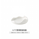 Japoni&scaron;ka balto keramikos lėk&scaron;tė netaisyklingos formos, pagrindiniam patiekalui, kepsniui, stalo įrankiai, namai, restoranas, virtuvė, indai, dekoracija, stalo reikmenys, lėk&scaron;tė