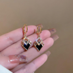 Korėjieti&scaron;ki prabangūs auskarai su deimantais: Madingas 2023 dizainas moterims - Stilingi ir rafinuoti ni&scaron;iniai papuo&scaron;alai. diamond earrings