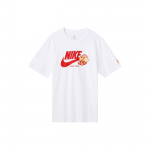 Nike vienspalvis su logotipu, apvalia i&scaron;kirpte, ilgomis rankovėmis, nuleistais pečiais vyri&scaron;kas mar&scaron;kinėlis T-shirt, baltas FB9804-100 XL