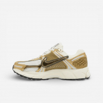 Nike Zoom Vomero 5 Metalinis auksas (Moterų) 36.5 balta