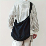 Didelės talpos moteri&scaron;ka drobės rankinė, universali japoni&scaron;ko stiliaus peties/crossbody rankinė, laisvalaikio pa&scaron;tininko krep&scaron;iai koledžo stiliumi juoda