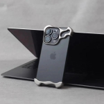 Netaisyklingas metalinis buferis telefono dėklas, skirtas iPhone 17 16 15 14 13 12 Pro Max Plus, su objektyvo plėvelės apsauga, plikas aliuminis, atsparus smūgiams dangtelis iPhone 15 pilka