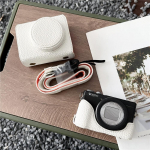 Prabangus PU odos dėklas fotoaparatui Canon PowerShot G7X Mark II III G7X2 G7X3 G7XII G7XIII Su baterijos atidarymu Pilnas dangtelis Su dirželiu balta