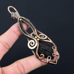 Juodojo turmalino brangakmenis, apvyniotas gryno vario viela, rankų darbo pakabukas, papuo&scaron;alas, dovana jai 3.50 Inches juoda
