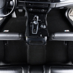 Velvetinės automobilio grindų kilimėliai: Tinka naujiems ir seniems BMW 1, 3 ir 5 serijos - Modelis 525136320, Vairuotojo pusė.