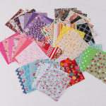 Rankų darbo medvilninis patchwork audinių rinkinys, 10x10cm, atsitiktiniai ra&scaron;tai 30 pieces per set (no repeating pattern)