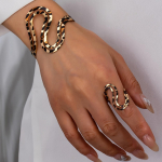 &bdquo;Boho-Chic Leopard Print&ldquo; atvirų rankogalių ir žiedų rinkinys, puikiai tinka laisvalaikio aprangai ar atostogoms ruda