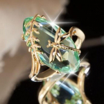 Moteri&scaron;kas &bdquo;Dranonfly Design&ldquo; natūralus &bdquo;Peridot&ldquo; sužadėtuvių žiedas No.5.