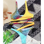 Splicing Bikini Moteri&scaron;kas maudymosi kostiumėlis Moteri&scaron;ki maudymosi kostiumėliai Dviejų dalių bikinio rinkinys Asimetri&scaron;kas vidurio juosmens maudymosi kostiumėlis