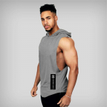 Muscleguys Muscle guys Prekinis ženklas Vyri&scaron;ki fitneso mar&scaron;kinėliai be rankovių su gobtuvu Kultūrizmo treniruoklių salė Laisvi treniruotės mar&scaron;kiniai be rankovių su gobtuvu, vyri&scaron;ki L