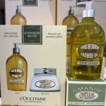 L'OCCITANE Migdolų Du&scaron;o Aliejus 500ml ir Kūno Losjonas 200ml Rinkinys Drėkinantis &Scaron;velnus Valymas