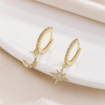 Kar&scaron;tai parduodami asimetri&scaron;ki mėnulio auskarai moterims, madingi, universalūs ir auk&scaron;tos klasės auskarai balta