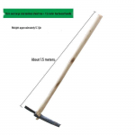 Ilgas medinis sodo kaplys: Daugiafunkcinis įrankis grėbimui, piktžolių ravėjimui, kasinėjimui ir sodinimui kalnuotame reljefe.