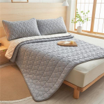 Vandeniui atsparus čiužinio padas Antibakterinis ir erkėms atsparus lovos kilimėlis, neslystantis čiužinio užvalkalas, atsparus vandeniui, storas, dygsniuotas lovatieses(Jokių pagalvių užvalkalų ) 135x200cm(53.19x78.7inch)