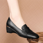 Smailia galva, sekli burna, viengubas batas plei&scaron;tiniu kulnu Smailia galva, laisvalaikio ir patogios vieno pedalo vidurinio kulno vidinis auk&scaron;tis, padidinamas maži odiniai batai 34