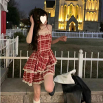 2025 m. vasaros auk&scaron;tos kokybės balta ir raudona nėriniais puo&scaron;ta pūsta suknelė su petne&scaron;ėliais S