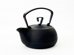 Nanbu ketaus arbatinukas TETSUBIN KETTLE Ichiudo Ketaus, tinkamas 200V indukcinėms kaitlentėms [0,7L arbatinukas] (Juoda apdaila)