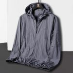 Vyri&scaron;ka vasarinė lengva, kvėpuojanti striukė Didelio dydžio laisvalaikio apsauga nuo saulės Softshell striukė Laisva striukė su gobtuvu 5XL pilka