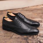 Madingi 38-47 dydžio vyri&scaron;ki retro brogue odiniai batai juodi rudi amerikieti&scaron;ki su rai&scaron;teliais verslo prekės ženklo odiniai batai vestuvių banketo batai vyrams 38 juoda