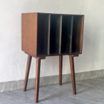 Vinilinių plok&scaron;telių laikiklis, Medinė CD organizatoriaus lentyna, Retro patefono stovas su laikymo dėže, Vintažinis namų dekoro stovas black