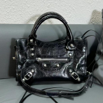 Aliejumi va&scaron;kuota odinė rankinė Nauja motociklininko retro juoda rankinė Tekstūruota madinga vientisa rankinė per petį Natūrali oda 24x9x16cm juoda