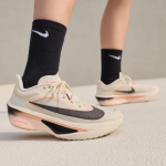 Nike Zoom Fly 6 &Scaron;viesiai dramblio kaulo raudonumo atspalvis (Moteri&scaron;kas) 42