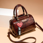 PU odiniai &bdquo;Crossbody&ldquo; krep&scaron;iai moterims per petį su pakabuku nuo &scaron;irdies 24*14*15cm juoda