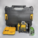 Daugiafunkcinis 12 V stiprios &scaron;viesos smulkios linijos lazerinis nivelyras 360&deg; besisukantis didelio tikslumo žalios linijos automatinis niveliavimo lazerinis nivelyras ruda