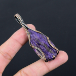 Violetinis čaroito brangakmenis, apvyniotas gryno vario viela, rankų darbo pakabukas, papuo&scaron;alas, dovana jai 3.03 Inches violetinė