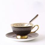 1 rinkinys Bone China puodelio ir lėk&scaron;tutės baltos/juodos tinklelio kavos puodelio aukso kra&scaron;teliu intarpo dovana