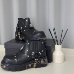 Madingi vyri&scaron;ki madingi kniedyti batai Ni&scaron;inė tendencija Storio padu batai Vyri&scaron;ki tamsūs universalūs lokomotyvo batai Punk stiliaus riterio batai Botas Hombre 38 juoda