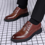 Dizainerio prekės ženklo juodi odiniai batai vyrams Vestuvinė suknelė Batų rai&scaron;teliai Laisvalaikio verslo Oxfords Point Toe Office oficialūs batai vyrams 38 tamsiai ruda spalva