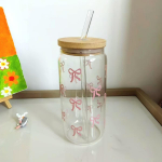 500 ml rožinis gėrimo butelis su kaspinėlio ra&scaron;tu, masono stiklainio formos, su dangteliais, plastikinis puodelis, rožinis kaspinėlis, gėrimo puodelis, kavos, sulčių puodelis rožinė