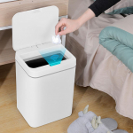 Plastikinė judesio jutiklio elektrinė &scaron;iuk&scaron;lių dėžė vonios kambariui