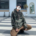 Manfinity Homme Vyri&scaron;kas 1 vnt Camo Print Kangaroo Pocket Rawstyle gobtuvas M