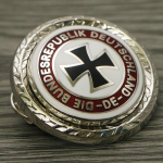 Auksu ir sidabru padengtas apvalus medalis, ženklelis, emblema apdovanojimams ir pripažinimui, kryžius, metalinis ženklelis, mažas medalis pasiekimų kolekcijai sidabras