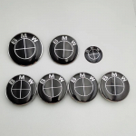 7 vnt. BMW emblemos rinkinys 82 mm 74 mm 45 mm 56 mm 68 mm Automobilio priekinio dangčio logotipas Galinės bagažinės ženklelis Ratų centrinių dangtelių lipdukas ant vairo 82 82 56x4 45