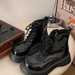 Nauji Martens stiliaus batai storu padu, i&scaron; lakinės odos, trumpaauliai, su kryžiuotais dirželiais, kasdieniai universalūs odiniai batai, patogūs ir mink&scaron;ti padai 35 juoda