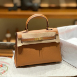 Pažangus antrosios kartos sidabrinis krep&scaron;ys su sagtimi moterims Naujo modelio delnų ra&scaron;tuota karvės odos rankinė ant peties krep&scaron;ys Crossbody Bag Madingas 22x 15x 6cm+with gift box amarantas