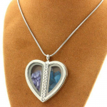 Pierres et Min&eacute;raux. Collier Tanzanite + Apatite bleu neon brut. Mod&egrave;le coeur.