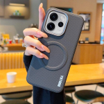 Oppo Reno15 ir Reno15 Pro dėklas Magnetinis Anglies Pluo&scaron;to Tekstūros PU Odos Odinė Apsauginė Nugarėlė Metalinis Objektyvo Mygtukas Mink&scaron;tas Dangtelis OPPO Reno15 Pro