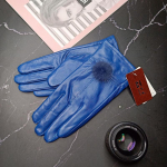 Moteri&scaron;kos avikailio odos pir&scaron;tinės ir sutir&scaron;tintos su aksominėmis žieminėmis pir&scaron;tinėmis, moterims skirtos gražios triu&scaron;io kailio pir&scaron;tinės.