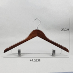 Auk&scaron;tos kokybės medinės kostiumo pakabos, tvirta medinė kelnių kabykla su įpjovomis ant pečių suknelių &scaron;varkui