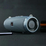 Ne&scaron;iojama Bluetooth kolonėlė Mini belaidė Hi-Fi erdvinio garso žemų dažnių garsiakalbis Lauko vandeniui atspari kempingui vakarėliui garsiakalbis sidabras