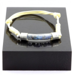 Pierres et Min&eacute;raux. Bracelet Saphir brut. Couleur beige.