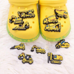 12 vnt. &scaron;aunūs ekskavatoriai PVC batų pakabukai 12pcs