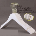 5 vnt. baltos moteri&scaron;kos drabužių pakabos, baltos medinės parduotuvės drabužių ekspozicijos pakabos, auksinis kabliukas, Korėjieti&scaron;ka versija, graviruotas individualus logotipas