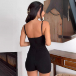 Europieti&scaron;kas ir amerikieti&scaron;kas vasarinis moteri&scaron;kas vienspalvis berankovis kombinezonas su petne&scaron;ėlėmis, i&scaron;kirpta bamba ir atvira nugara, seksuali aptempta figūrą S juoda