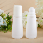 5 vnt. 100 ml tu&scaron;ti plastikiniai buteliukai su rutuliniu aplikatoriumi, skirti vaistams, eteriniam aliejui, daugkartinio naudojimo